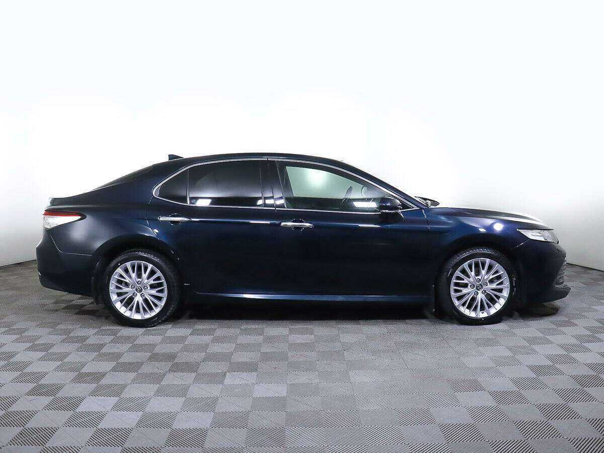 Б/У Тойота Камри 2019 года. Фото: #2