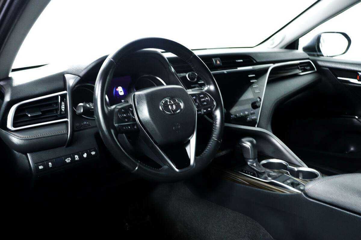 Б/У Тойота Камри 2019 года. Фото: #12