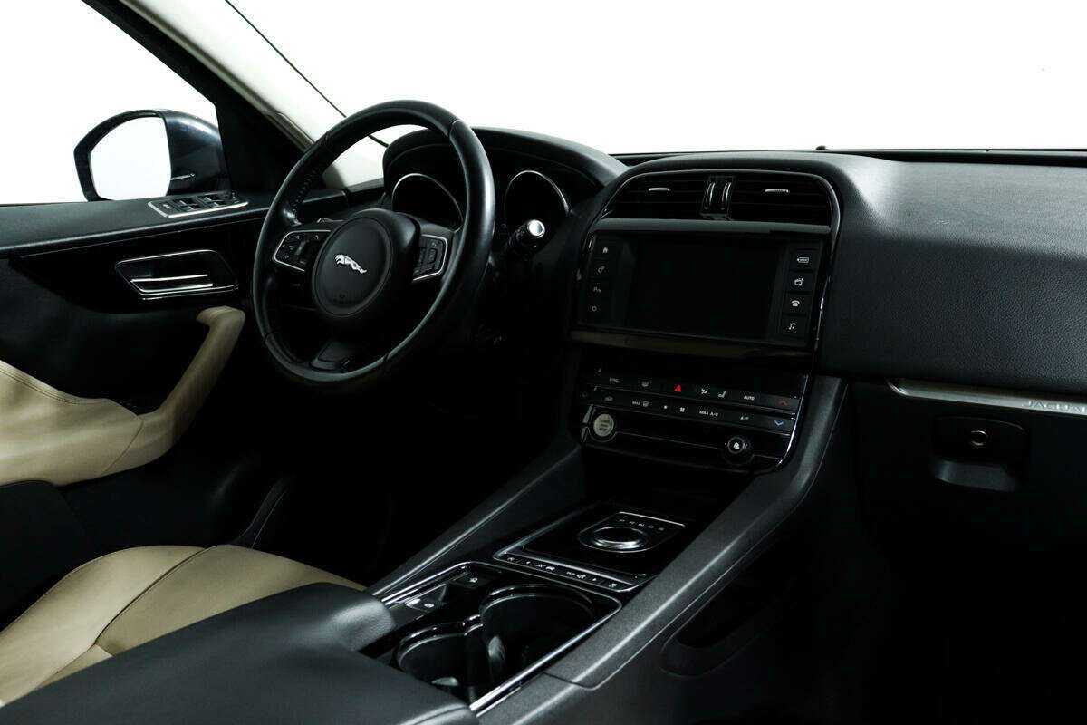 Б/У Ягуар Ф-Пэйс 2016 года. Фото: #8