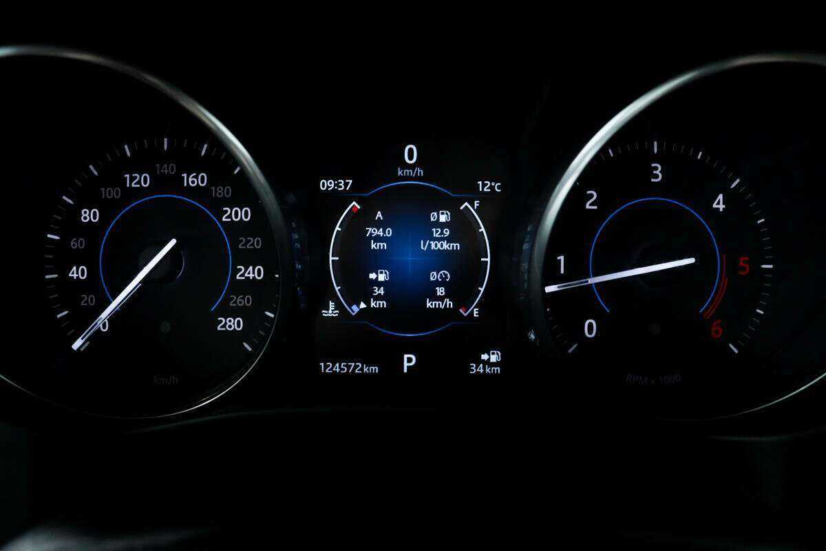 Б/У Ягуар Ф-Пэйс 2016 года. Фото: #9