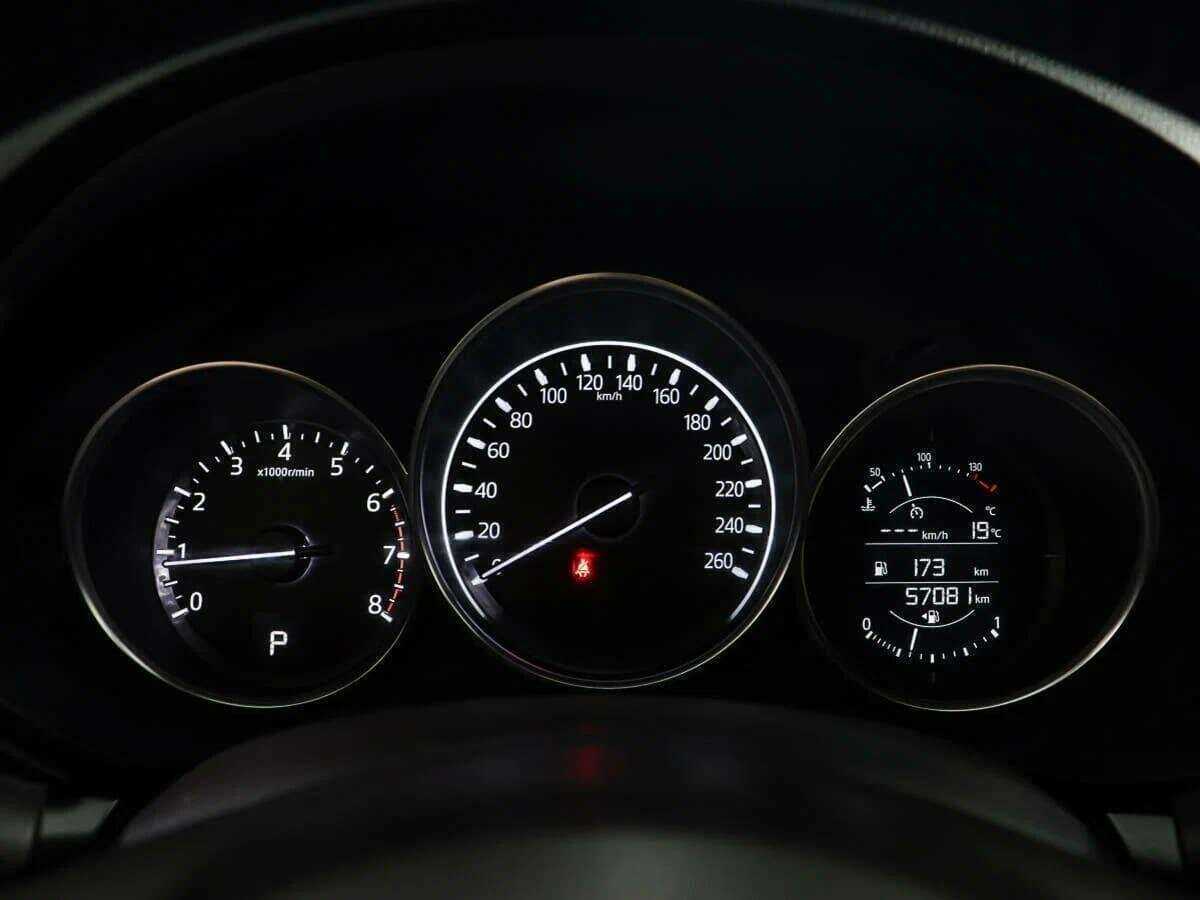 Б/У Мазда Ц-Икс-5 2017 года. Фото: #9