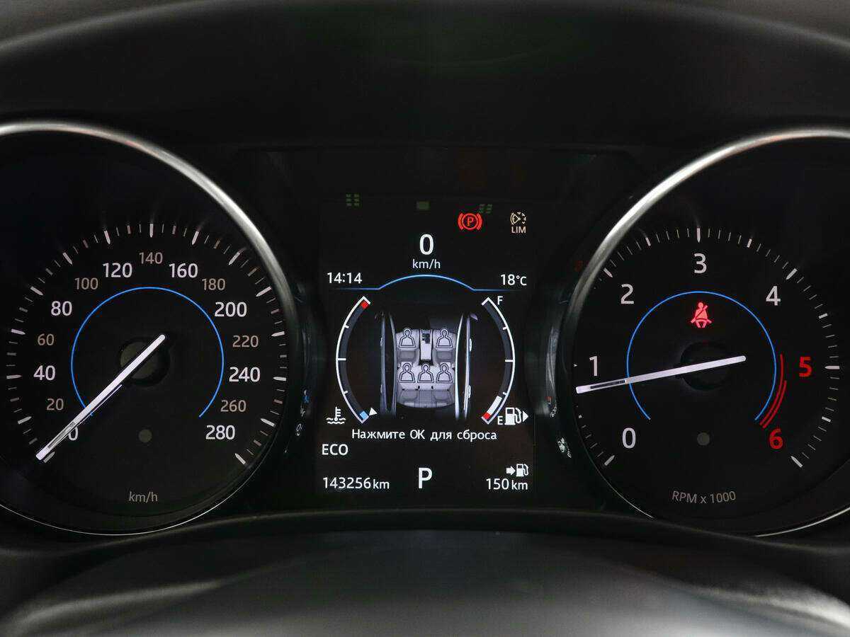 Б/У Ягуар ИксЕ 2016 года. Фото: #8