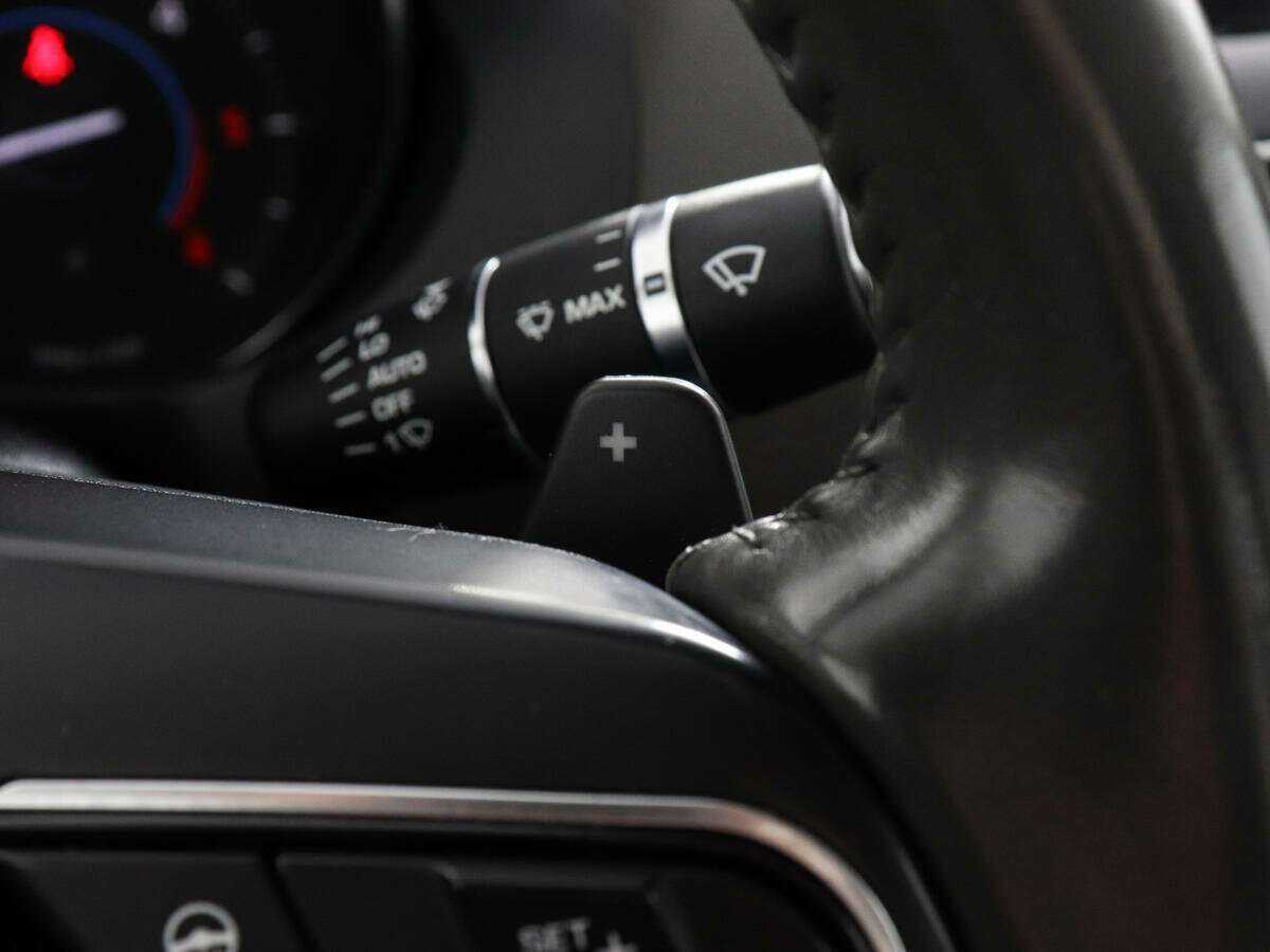 Б/У Ягуар ИксЕ 2016 года. Фото: #10