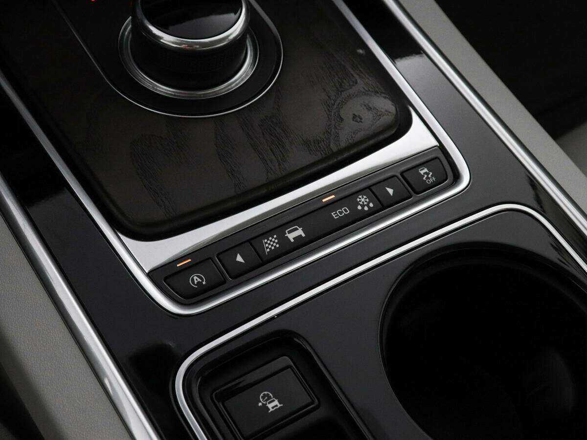 Б/У Ягуар ИксЕ 2016 года. Фото: #11