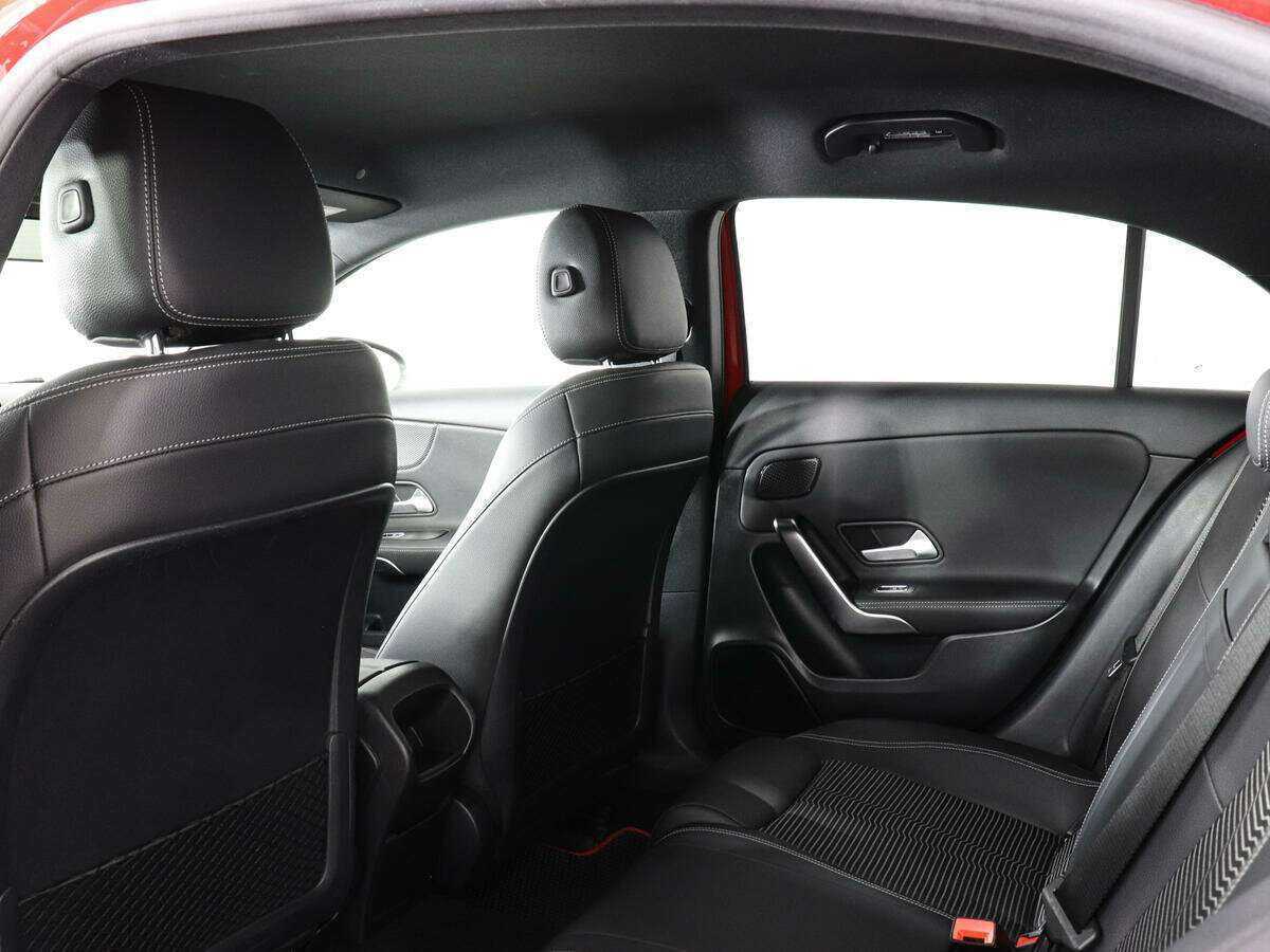 Б/У Мерседес-Бенц А-Класс 2018 года. Фото: #11