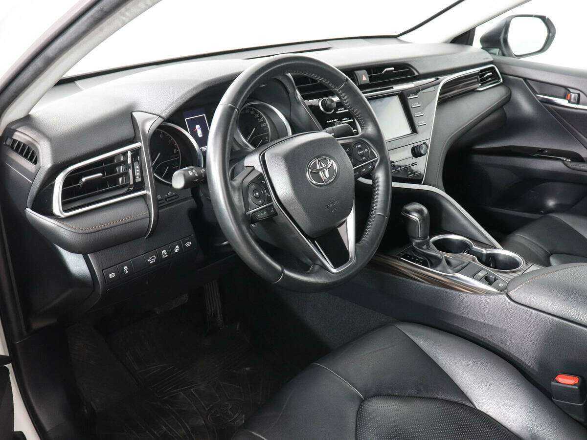 Б/У Тойота Камри 2019 года. Фото: #7