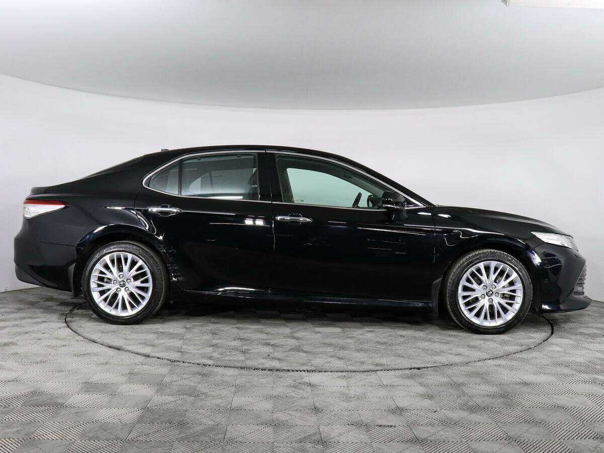 Б/У Тойота Камри 2018 года. Фото: #3