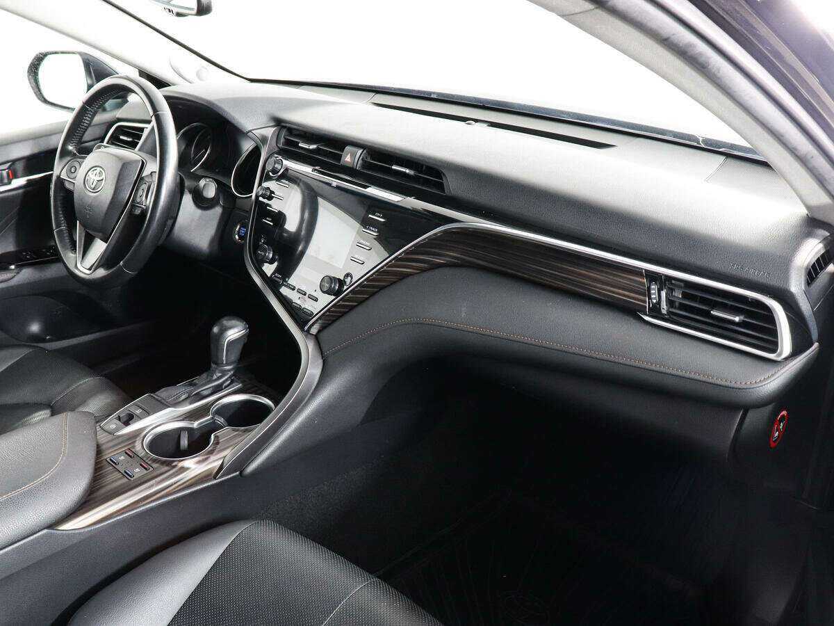 Б/У Тойота Камри 2018 года. Фото: #9