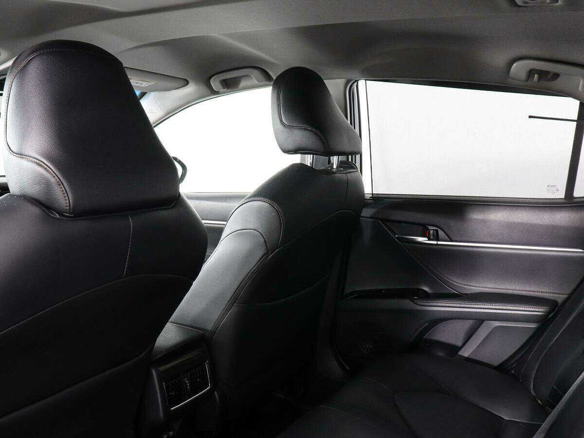 Б/У Тойота Камри 2018 года. Фото: #11