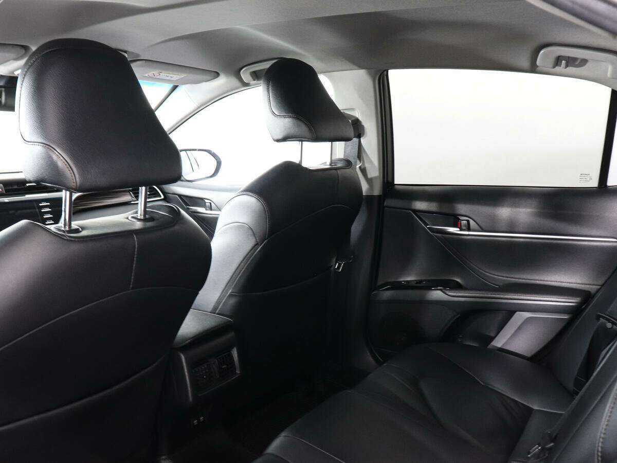 Б/У Тойота Камри 2019 года. Фото: #10