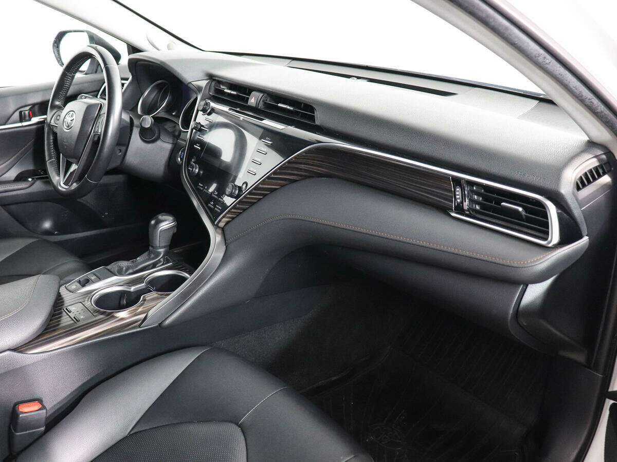 Б/У Тойота Камри 2020 года. Фото: #8