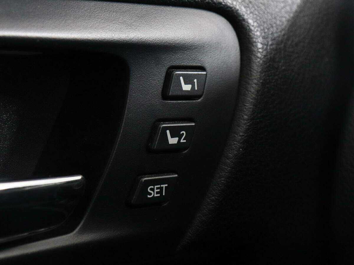 Б/У Тойота Камри 2015 года. Фото: #12