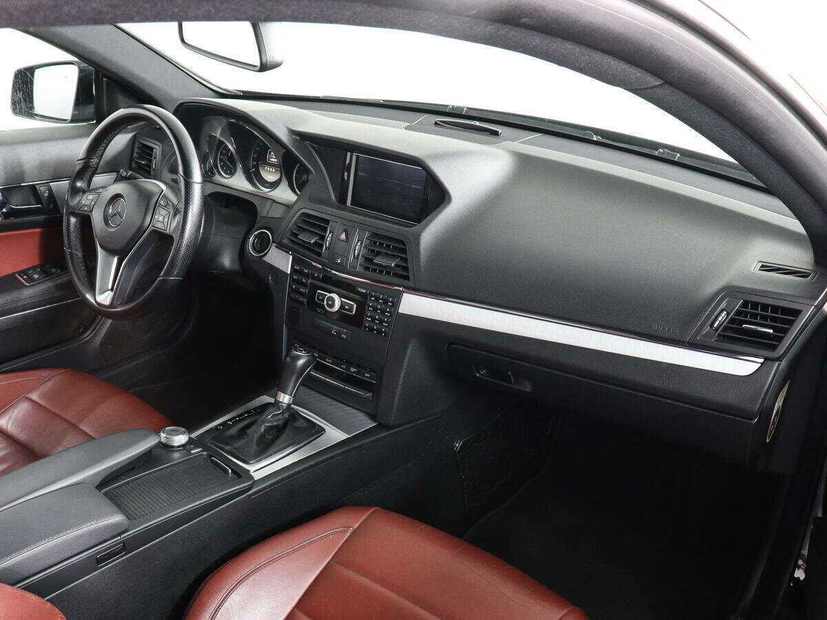 Б/У Мерседес-Бенц Е-Класс 2011 года. Фото: #9