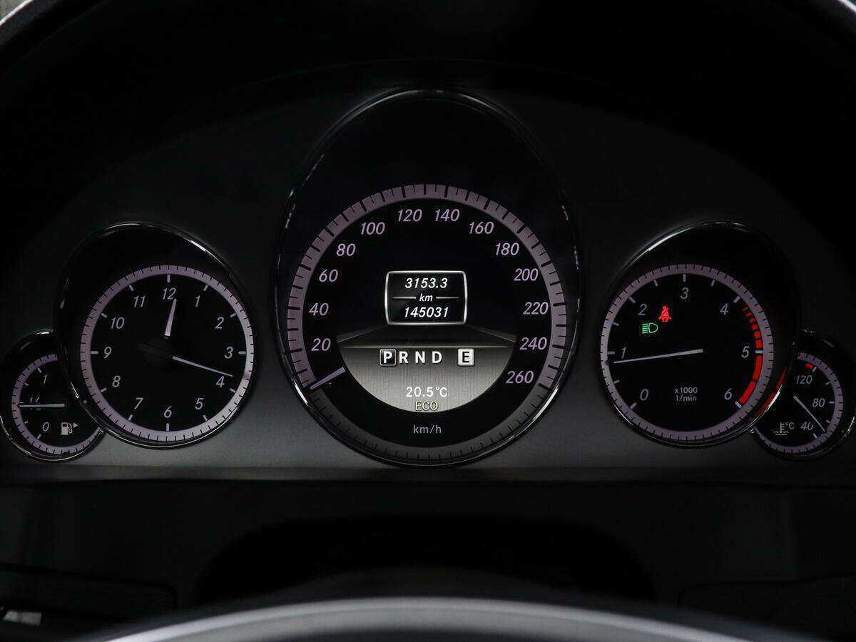 Б/У Мерседес-Бенц Е-Класс 2011 года. Фото: #10