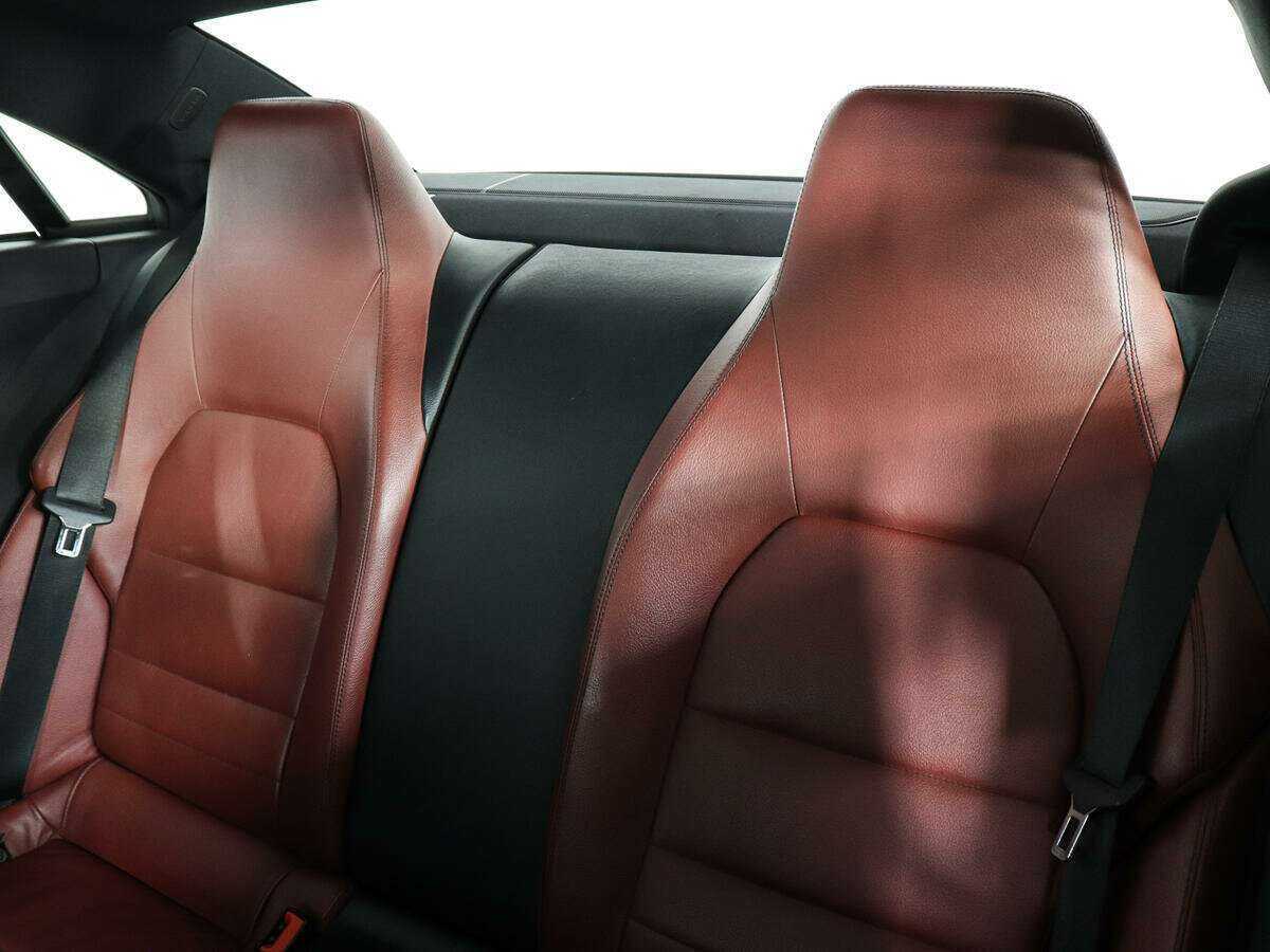 Б/У Мерседес-Бенц Е-Класс 2011 года. Фото: #11