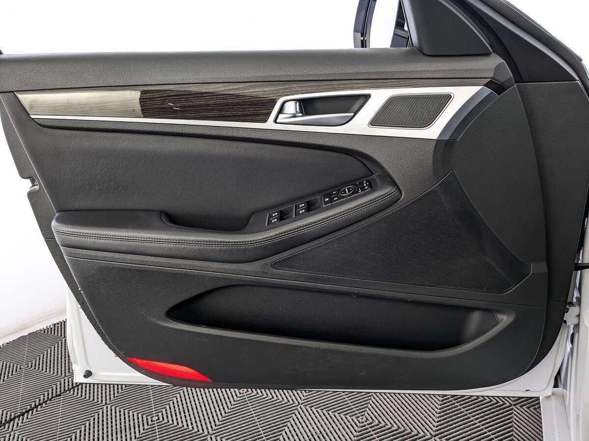 Б/У Генезис Г80 2017 года. Фото: #12