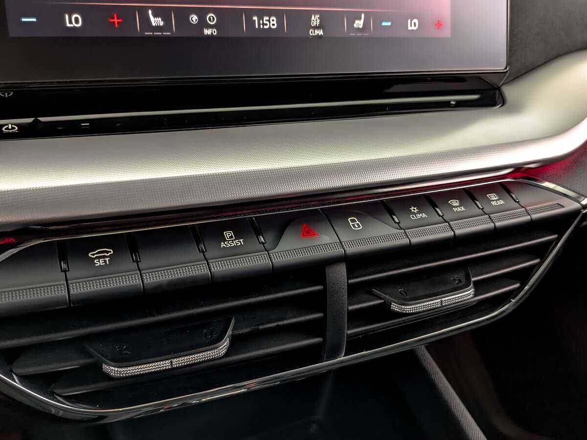 Б/У Шкода Октавия 2021 года. Фото: #17