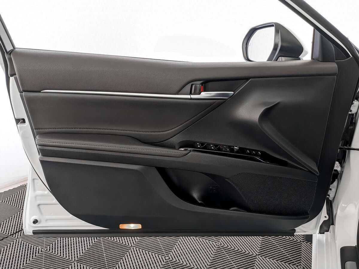 Б/У Тойота Камри 2021 года. Фото: #13