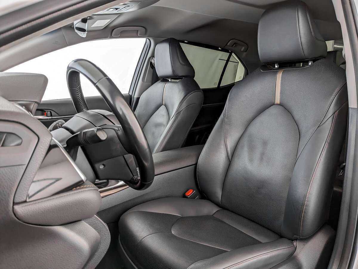 Б/У Тойота Камри 2021 года. Фото: #14