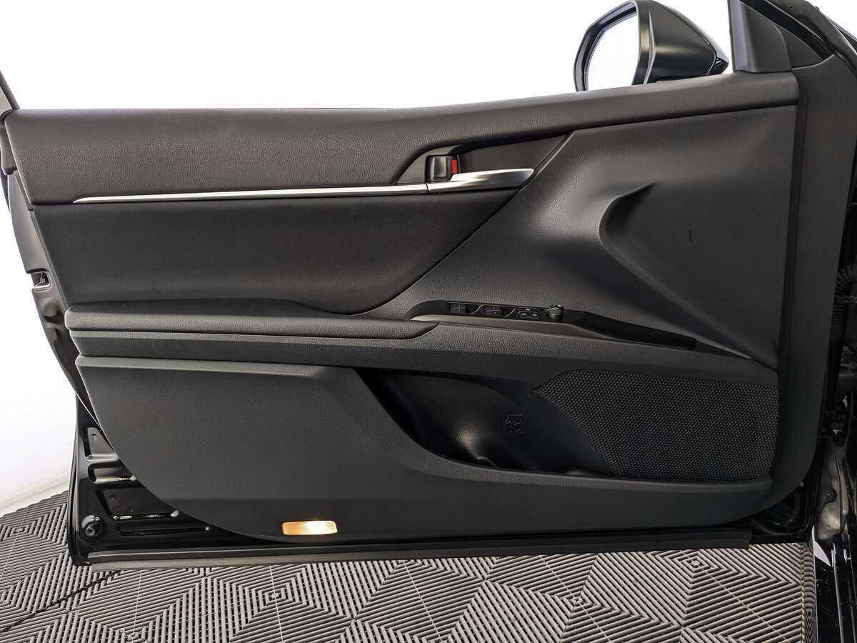 Б/У Тойота Камри 2021 года. Фото: #17