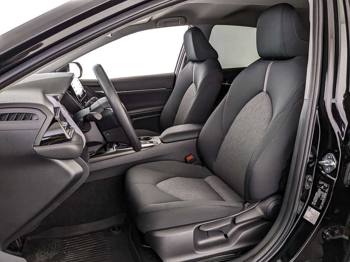 Б/У Тойота Камри 2021 года. Фото: #18