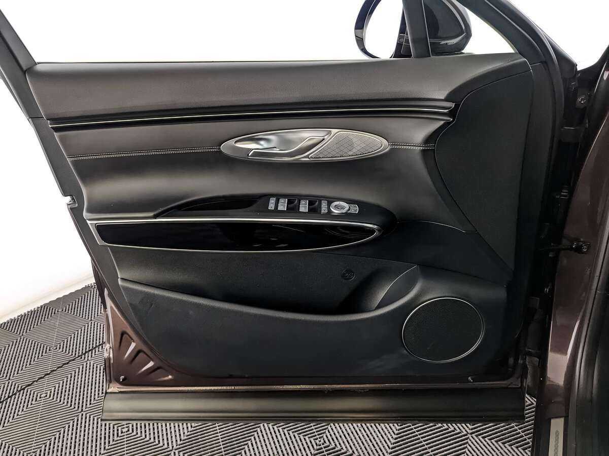 Б/У Генезис ГВ70 2021 года. Фото: #13