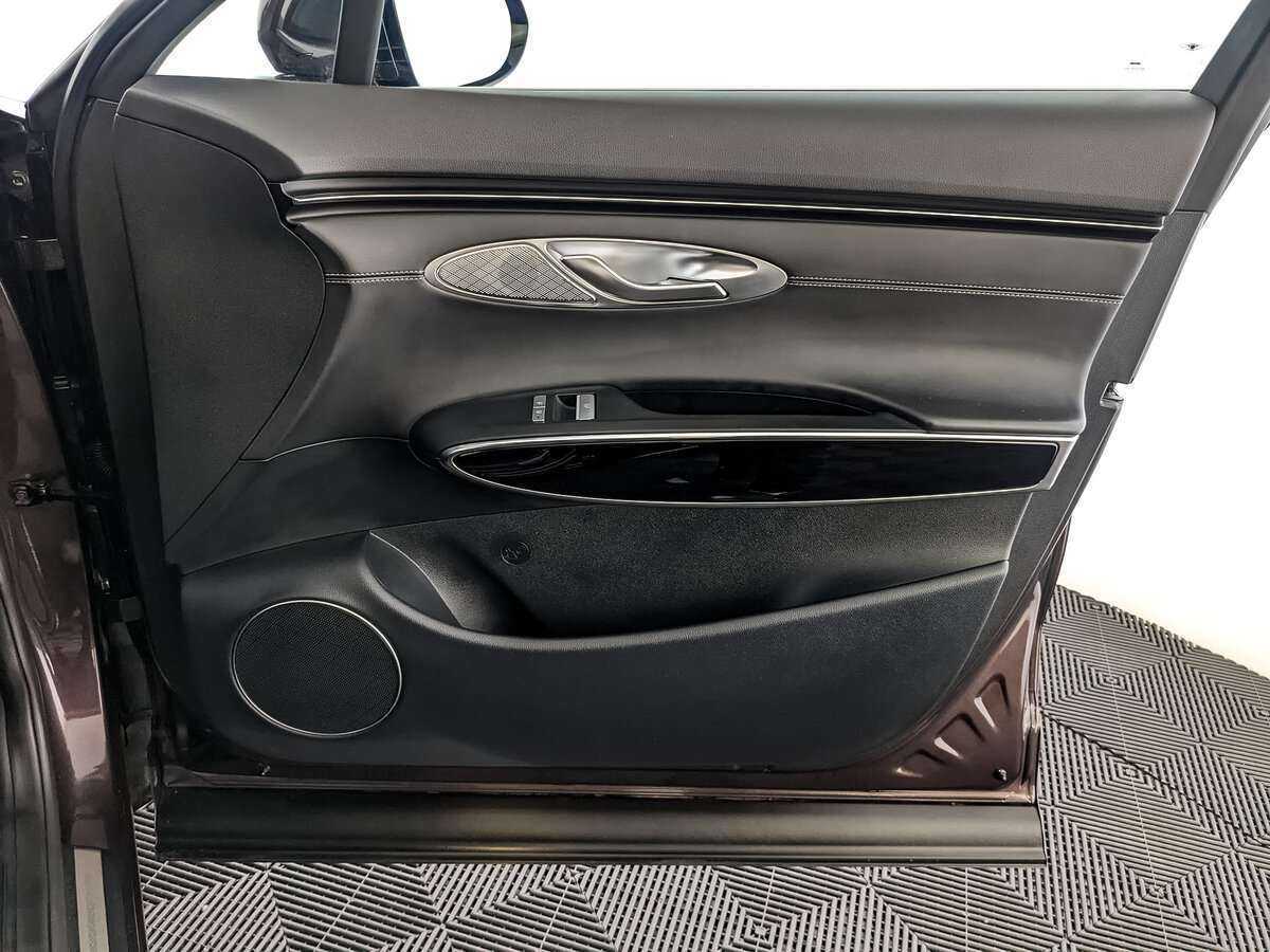 Б/У Генезис ГВ70 2021 года. Фото: #19