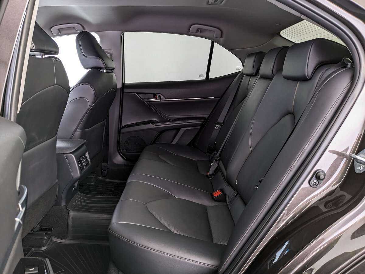 Б/У Тойота Камри 2018 года. Фото: #13