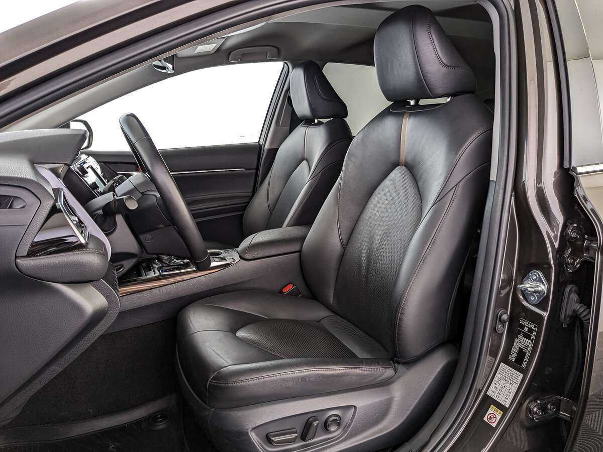 Б/У Тойота Камри 2018 года. Фото: #15