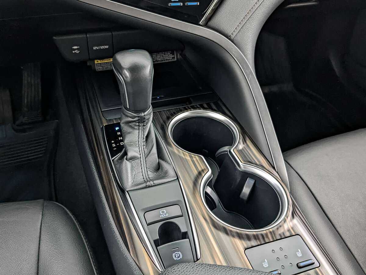 Б/У Тойота Камри 2018 года. Фото: #22