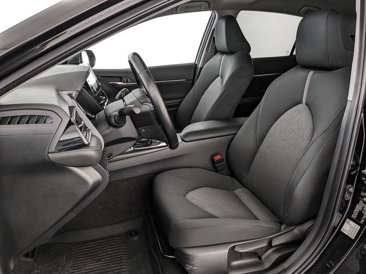 Б/У Тойота Камри 2021 года. Фото: #15