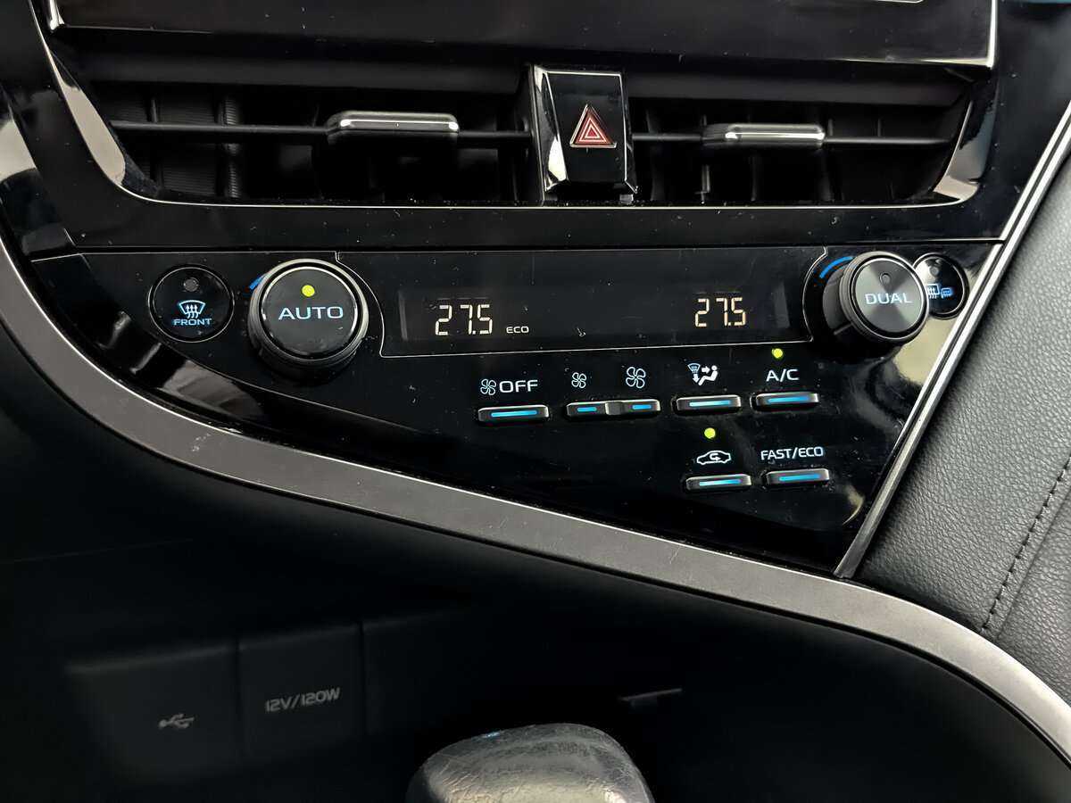 Б/У Тойота Камри 2021 года. Фото: #16