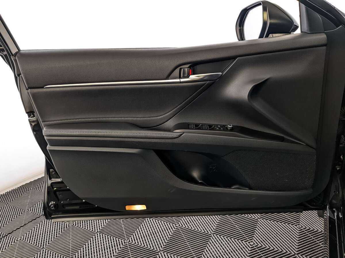 Б/У Тойота Камри 2022 года. Фото: #14