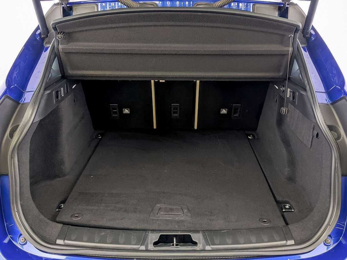 Б/У Ягуар Ф-Пэйс 2017 года. Фото: #9