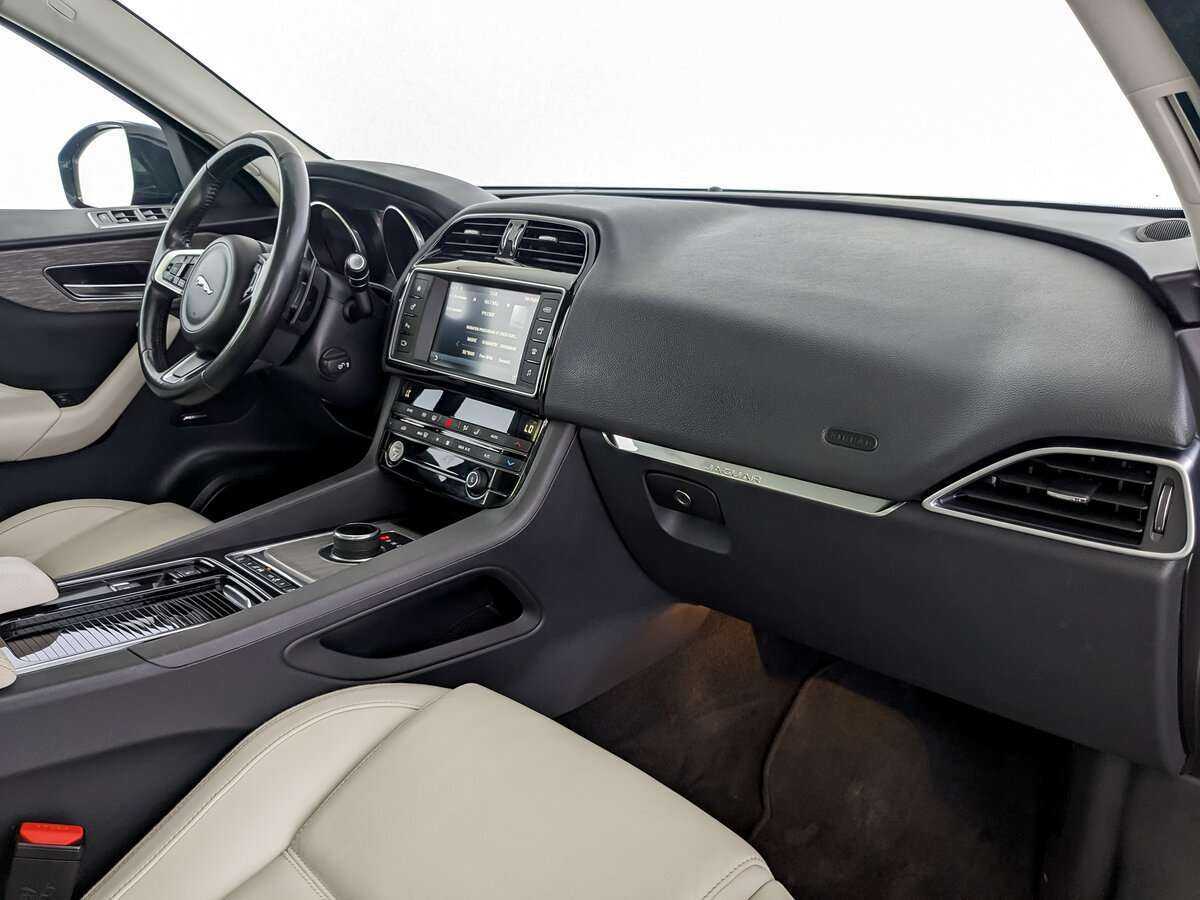 Б/У Ягуар Ф-Пэйс 2017 года. Фото: #10