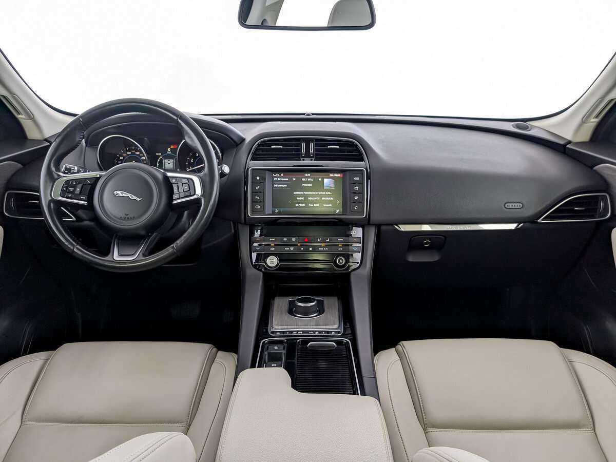 Б/У Ягуар Ф-Пэйс 2017 года. Фото: #13