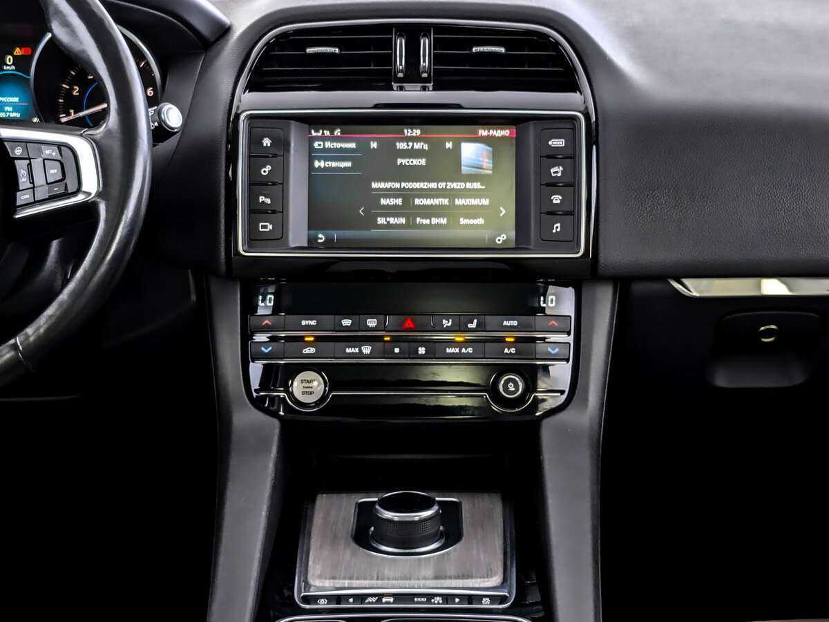 Б/У Ягуар Ф-Пэйс 2017 года. Фото: #14