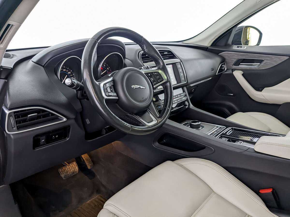 Б/У Ягуар Ф-Пэйс 2017 года. Фото: #15