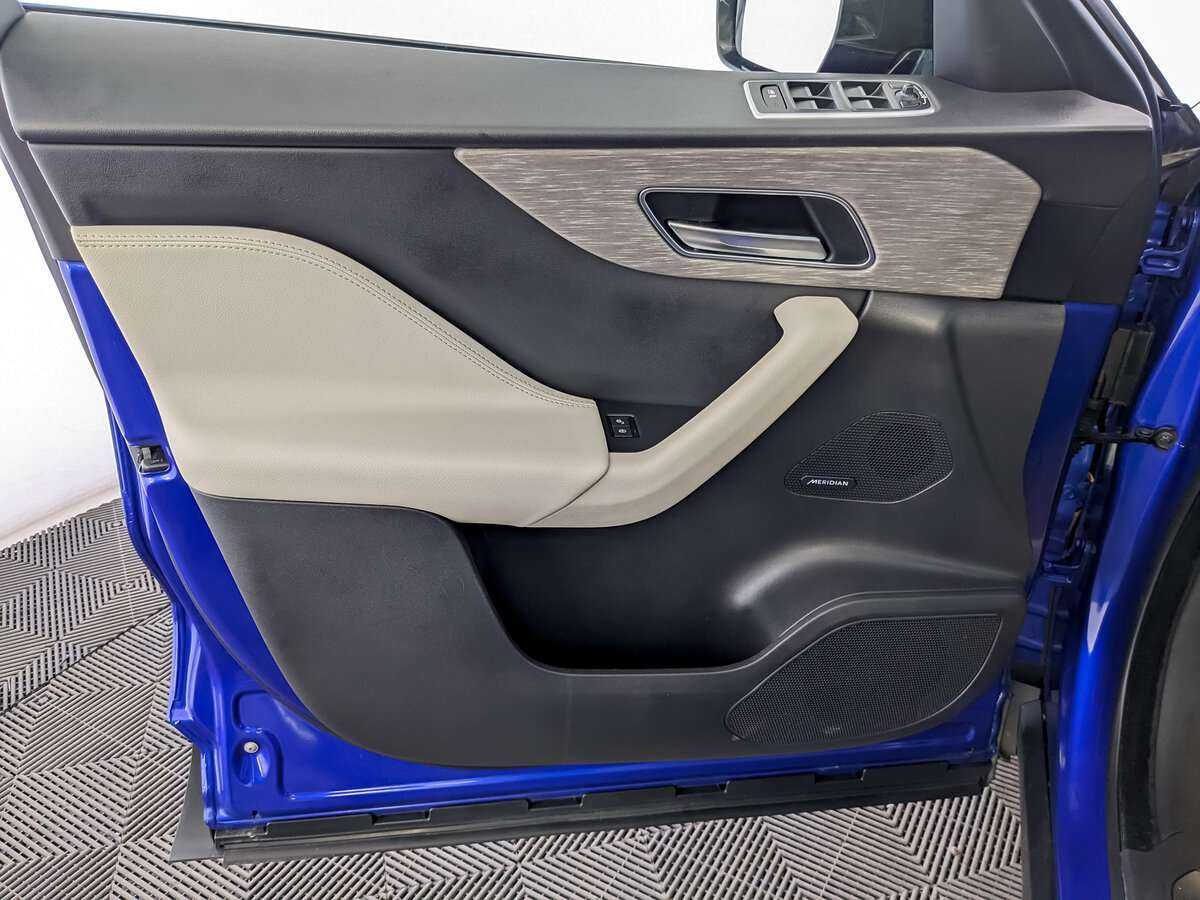 Б/У Ягуар Ф-Пэйс 2017 года. Фото: #18