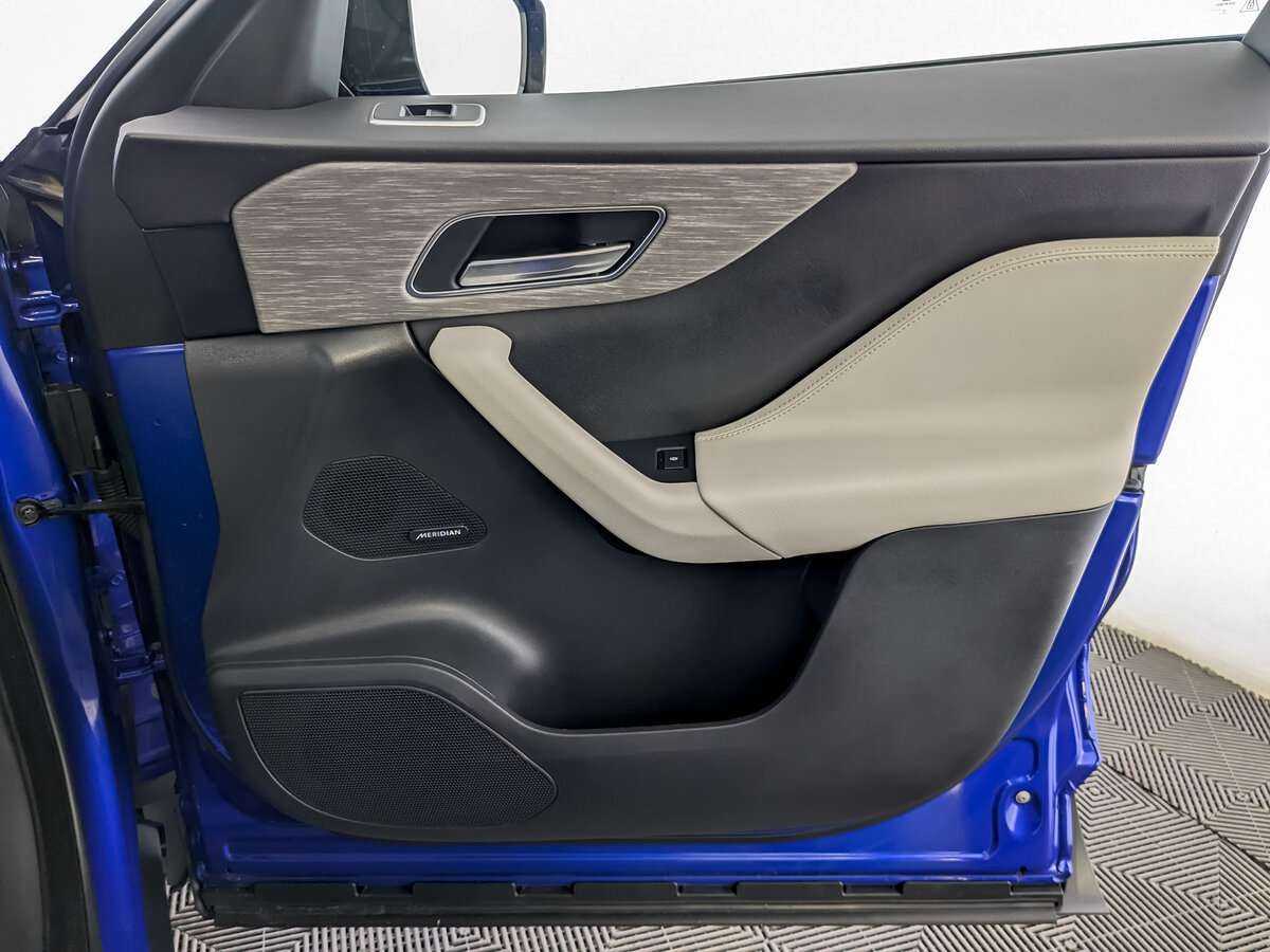 Б/У Ягуар Ф-Пэйс 2017 года. Фото: #23