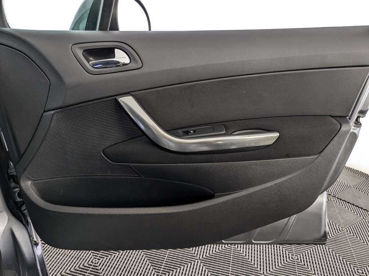 Б/У Пежо 308 2011 года. Фото: #20