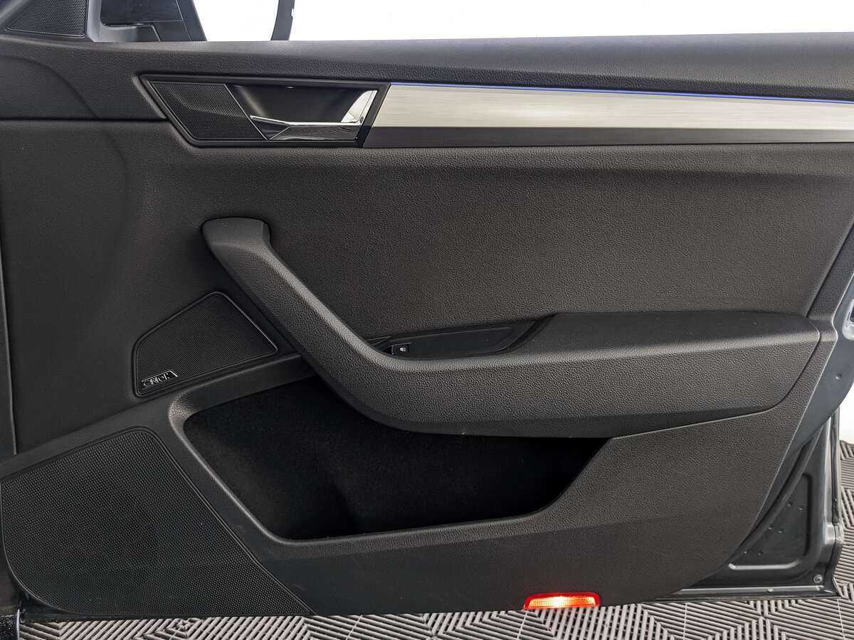 Б/У Шкода Суперб 2017 года. Фото: #19