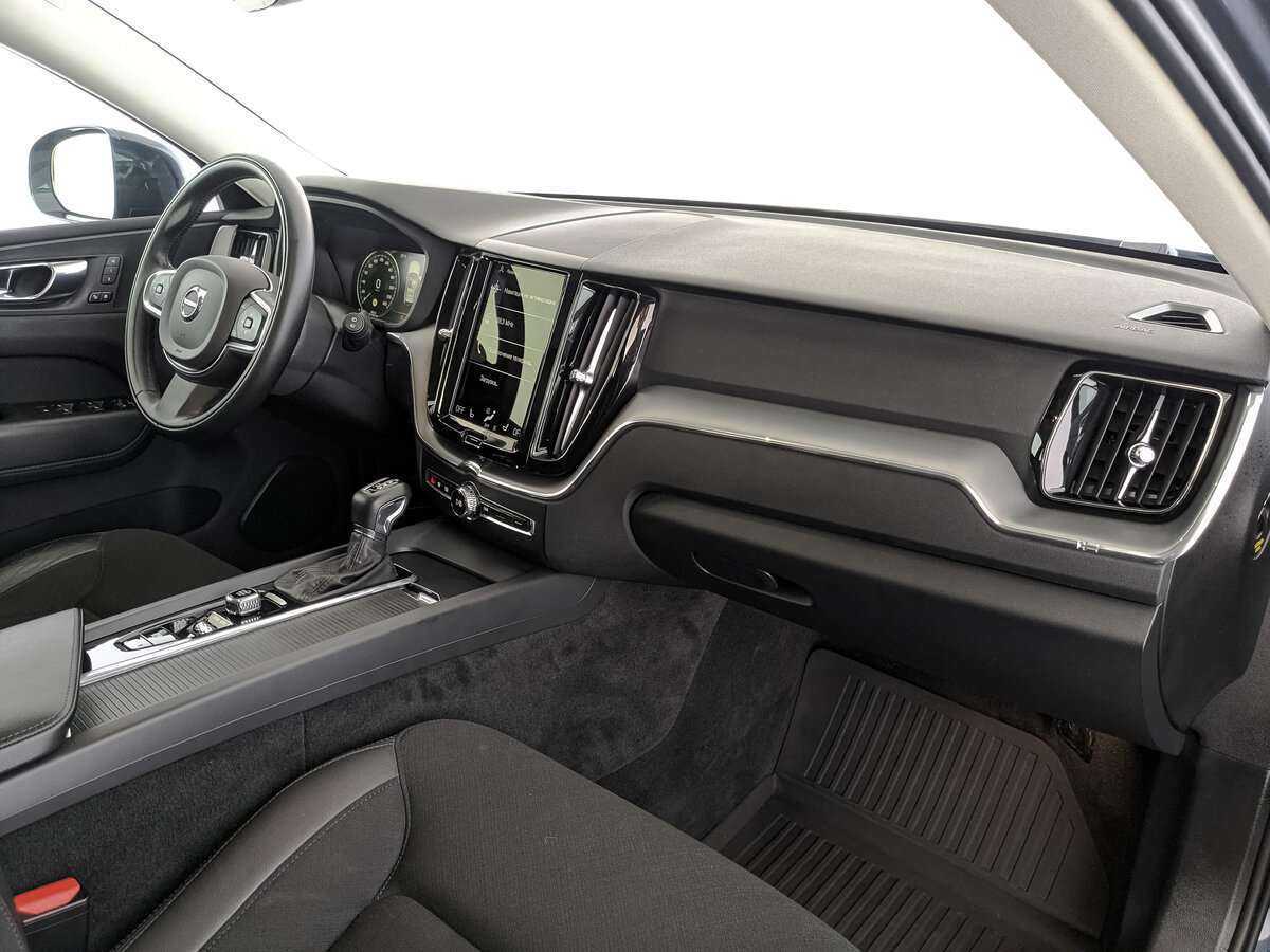 Б/У Вольво ИксЦ60 2021 года. Фото: #8