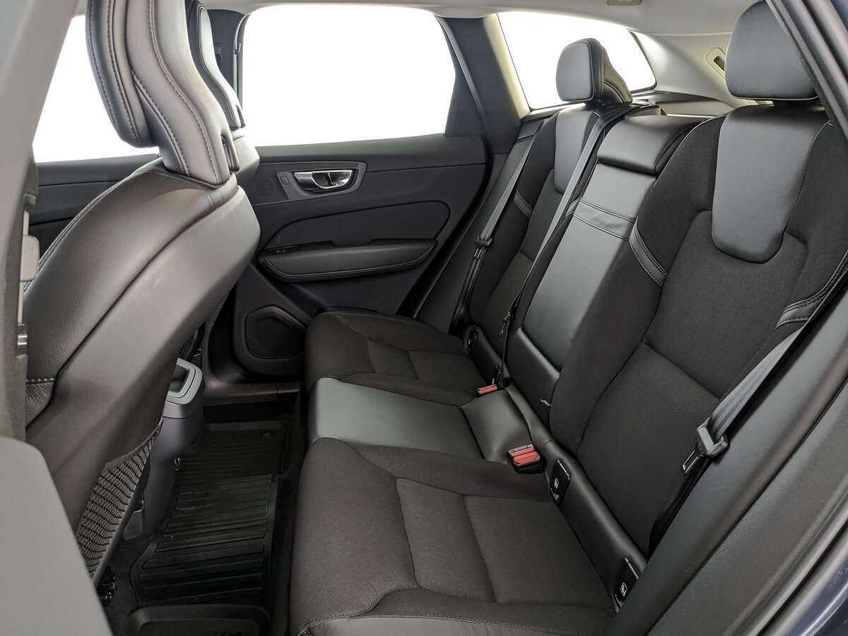 Б/У Вольво ИксЦ60 2021 года. Фото: #13