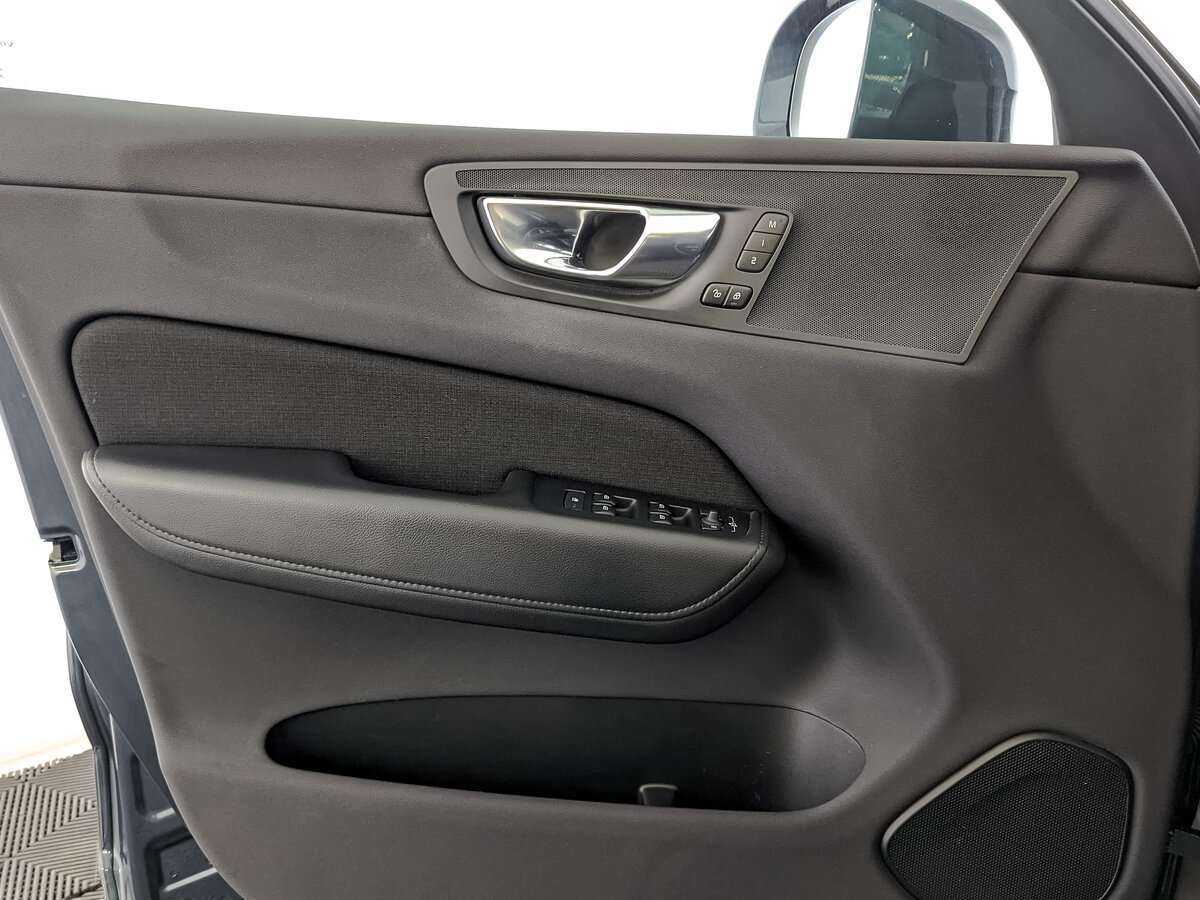 Б/У Вольво ИксЦ60 2021 года. Фото: #14