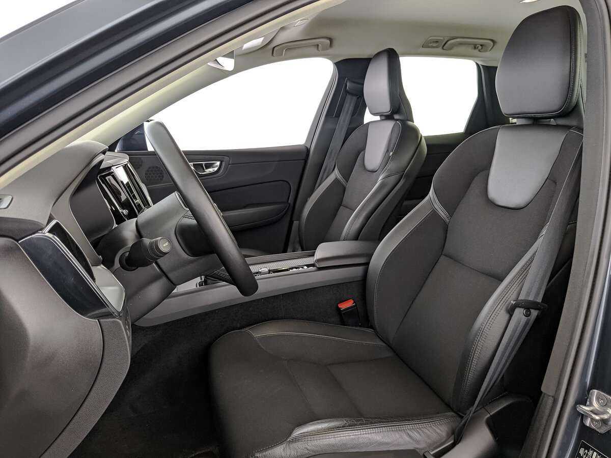 Б/У Вольво ИксЦ60 2021 года. Фото: #15