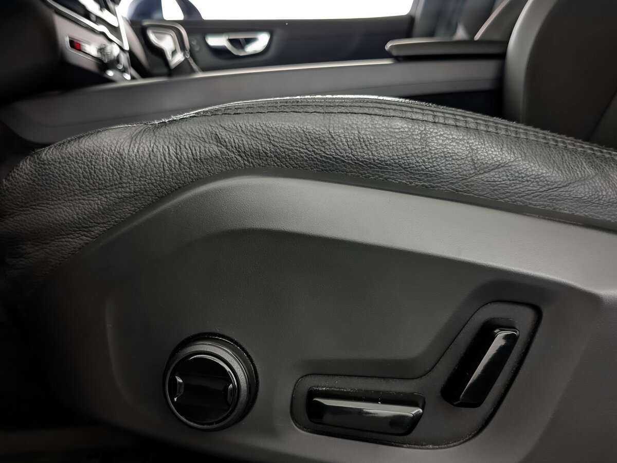 Б/У Вольво ИксЦ60 2021 года. Фото: #16