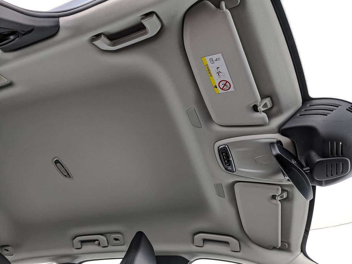 Б/У Вольво ИксЦ60 2021 года. Фото: #18