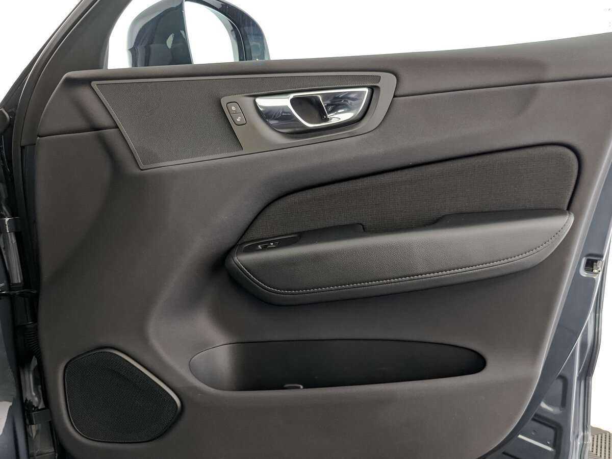 Б/У Вольво ИксЦ60 2021 года. Фото: #20