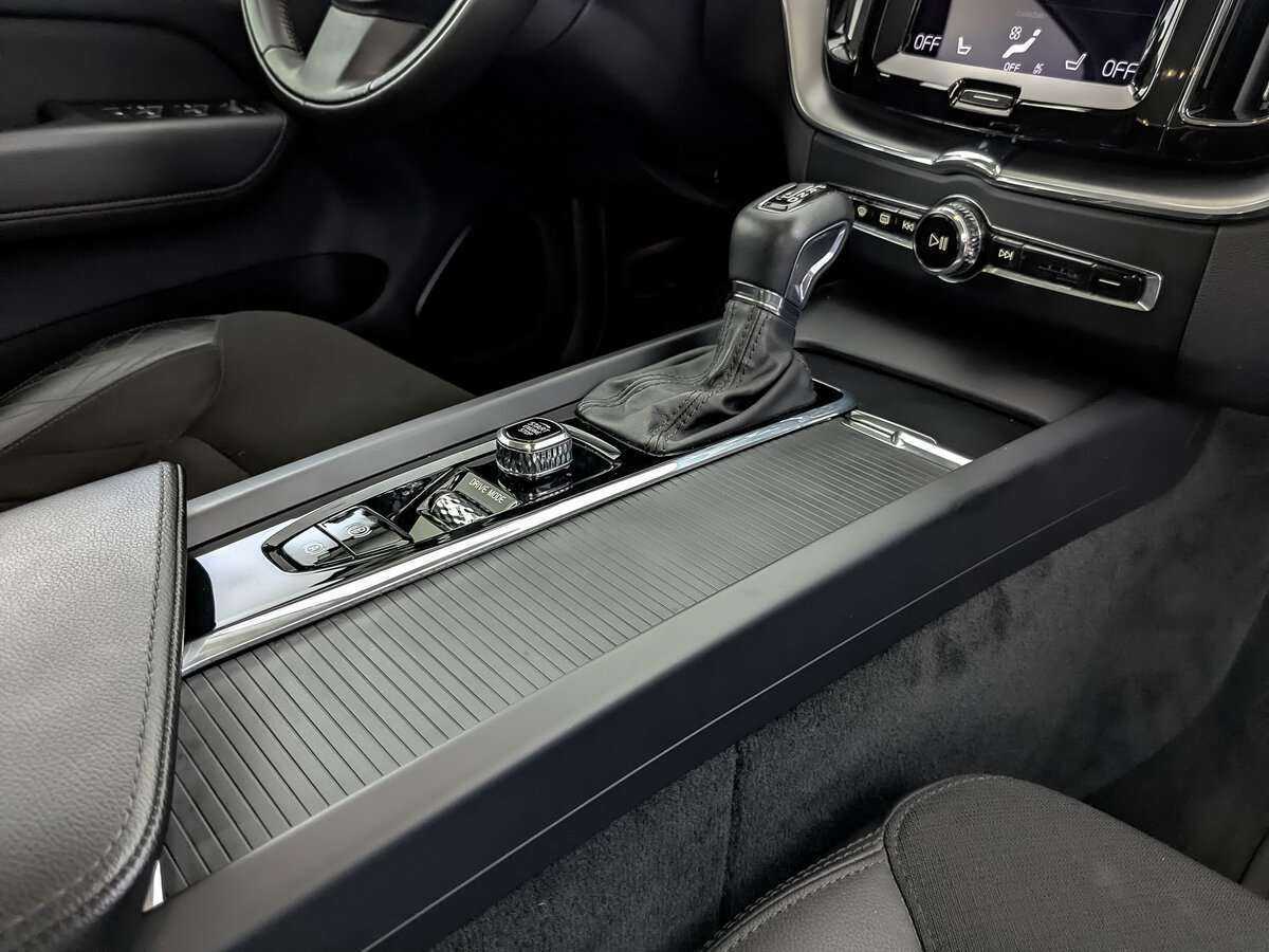 Б/У Вольво ИксЦ60 2021 года. Фото: #21